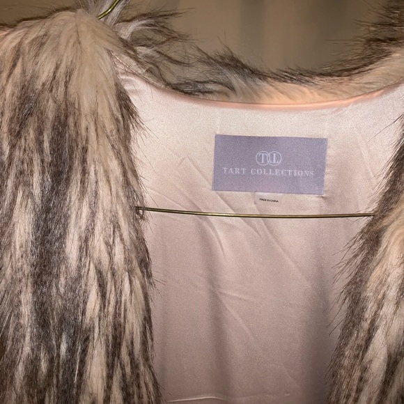 Tart Collections fur vest - Picture 2 of 4